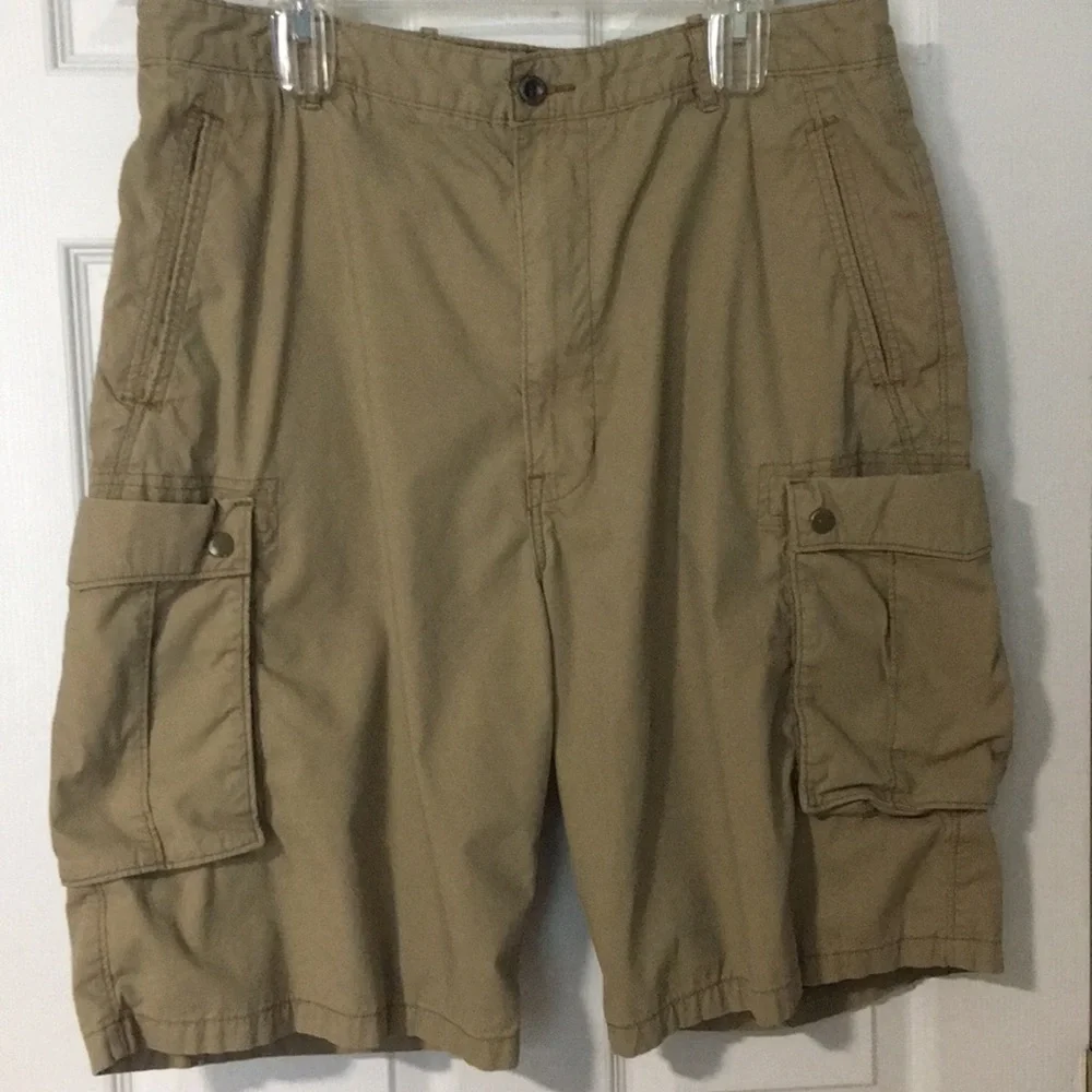Levi’s Khaki Cargo Shorts 36W - Picture 2 of 10